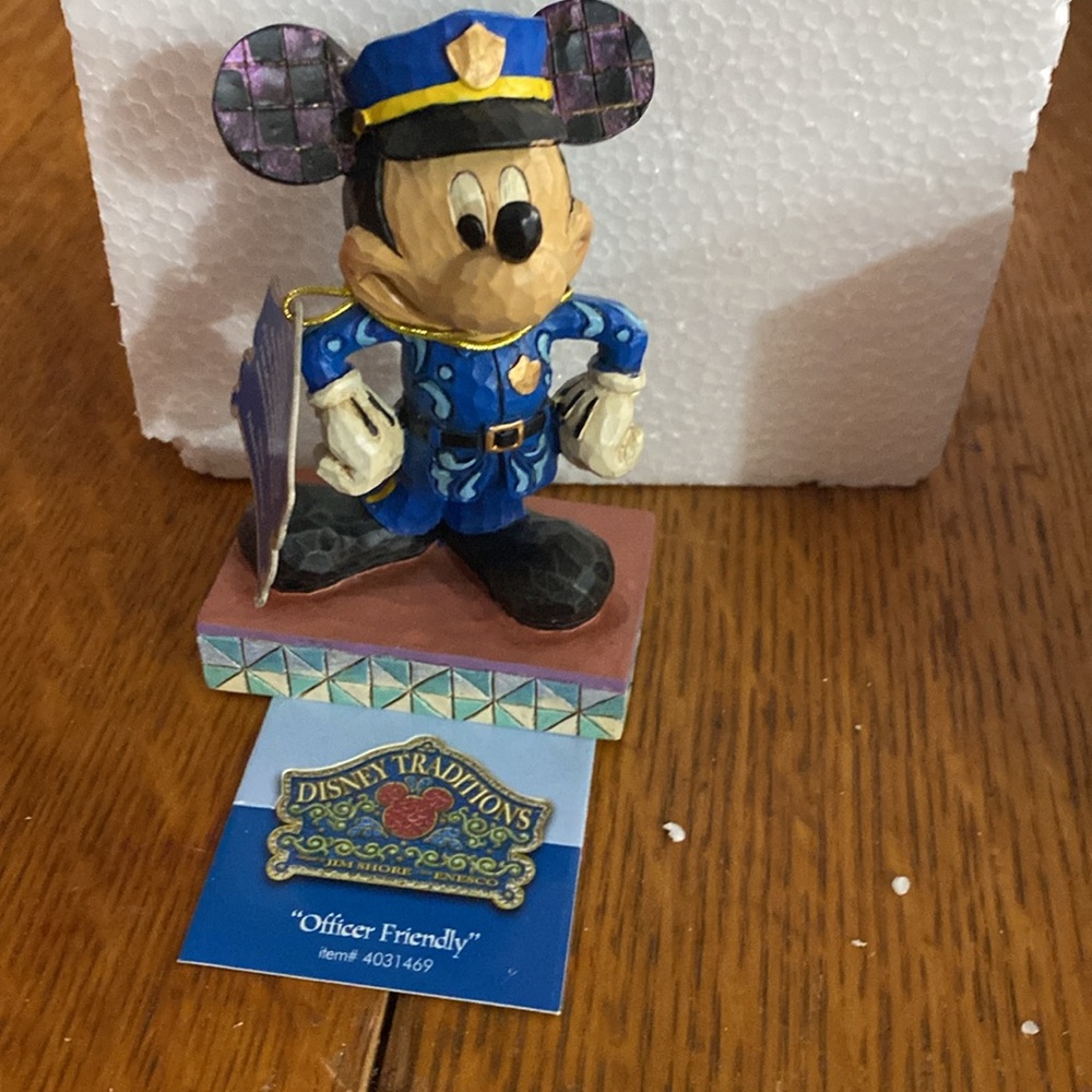Disney traditions officer, friendly - Picture 5 of 5